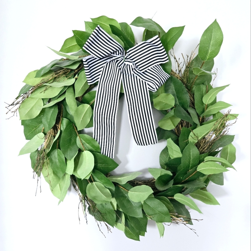 NEW Large decorative wreath with bow